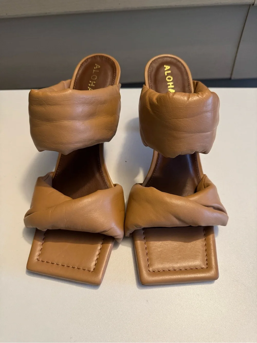 ALOHAS Cognac Padded Double-Band Square-Toe Heels